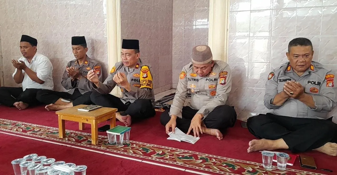 Kapolsek Inisiatif Tingkatkan Spiritualitas Anggota Dengan Sholat Berjamaah Dan Yasinan.