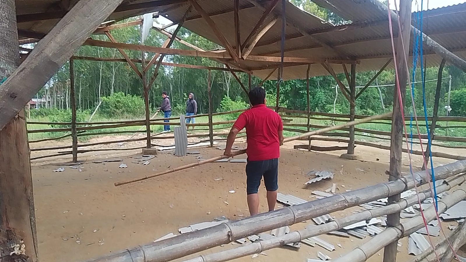 Kepolisian Resort Polres Sampang, membubarkan praktek judi sabung ayam di Desa Batuporo Barat Kecamatan Kedundung Sampang