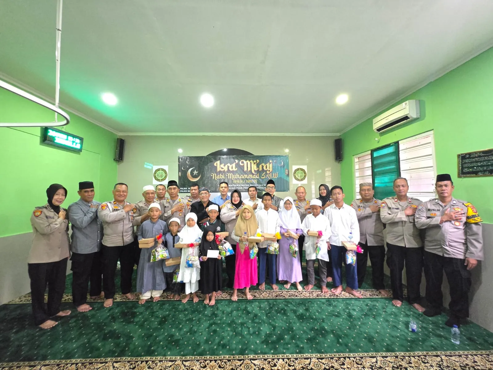 Polsek Jatinegara Gelar Peringatan Isra Mi'raj Dan Santunan Anak Yatim Dengan Nuansa Kekeluargaan.