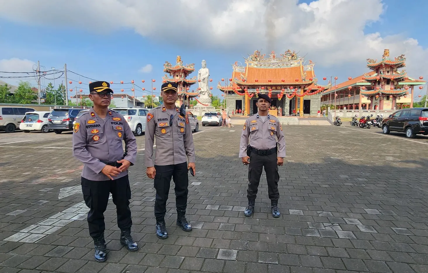 Polda Bali Amankan Ibadah Imlek di Vihara Satya Dharma Benoa
