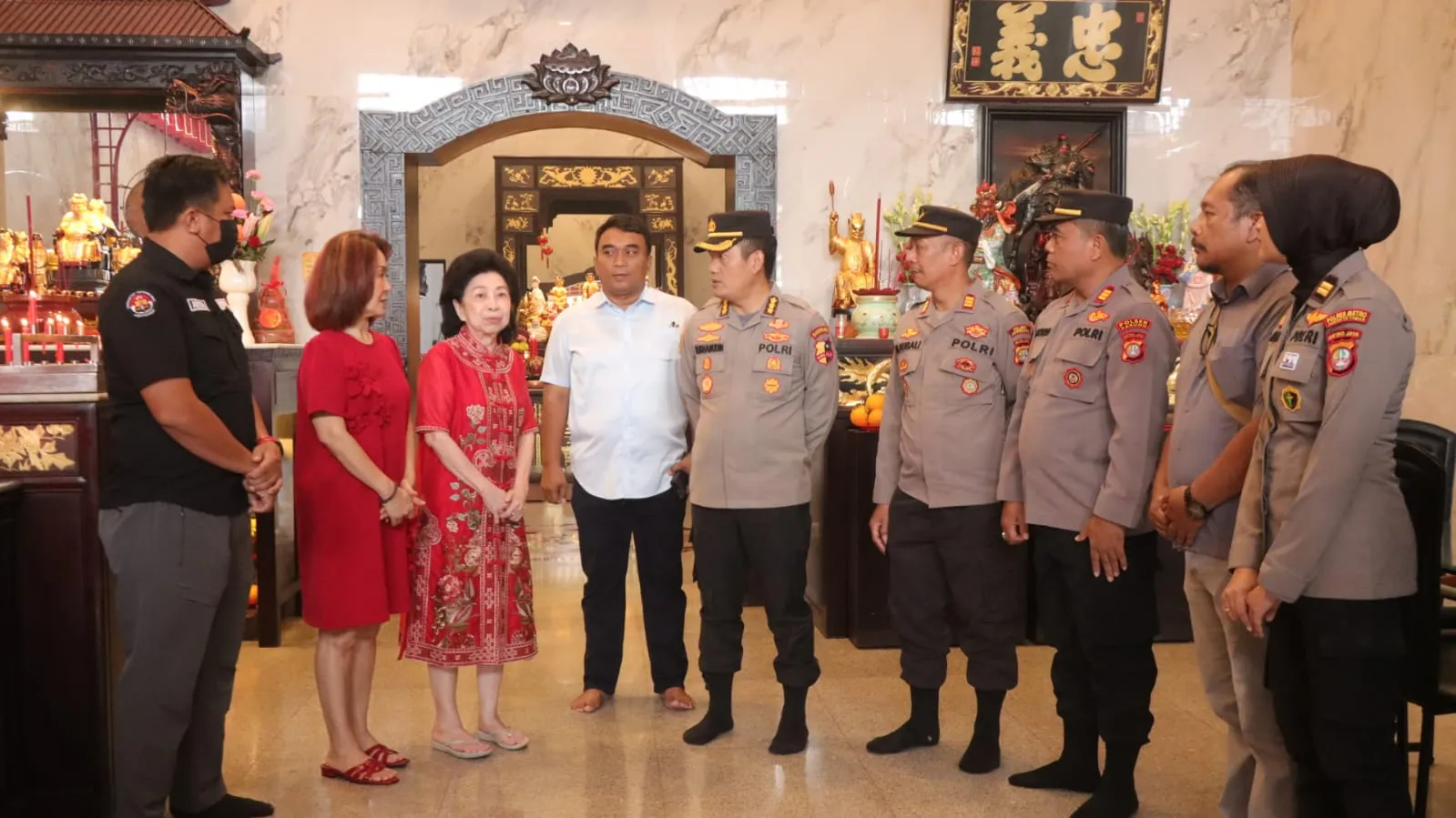 Wakapolres Metro Jakarta Timur Tinjau Kesiapan Pengamanan Perayaan Imlek Di Vihara Amurva Bhu