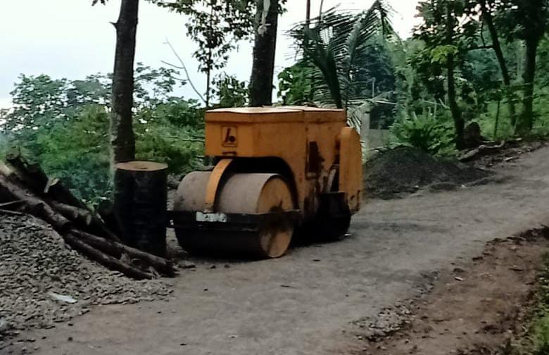 Janggal, Proyek Aspal Lapen Desa Ranon Pasca di Moniv Volume Panjang Kurang 164 M, Lebar2, 5 M, Kualitas Buruk, Diduga Sarat Korupsi