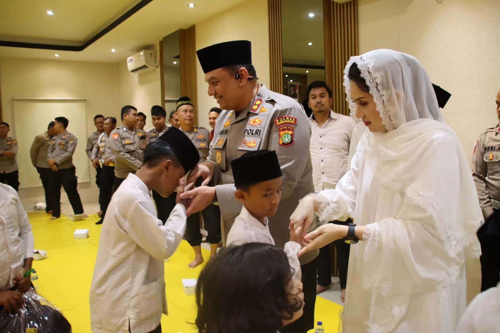 Polres Pelabuhan Tj Priok, Peringati Isra’ Mi’raj Dan Santunan Serta Memberikan Buku, Alat Tulis,Tas Kepada Anak Yatim Piatu.