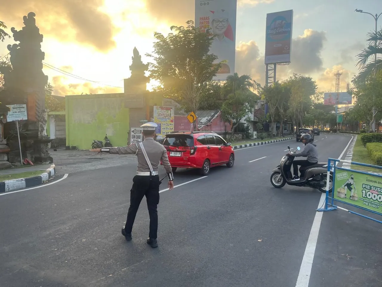 Polres Bandara Ngurah Rai Maksimalkan Pelayanan Dengan Pengaturan Lalu Lintas di Pagi Hari