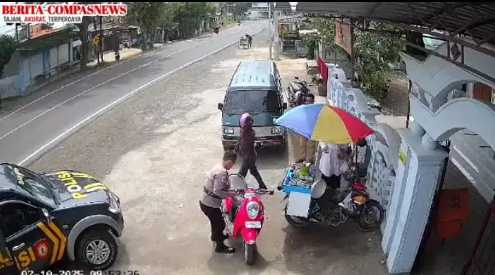 Penghargaan untuk Bhabinkamtibmas Polres Sampang Amankan Pelaku Penipuan dan Penggelapan Dengan Aksi Heroik