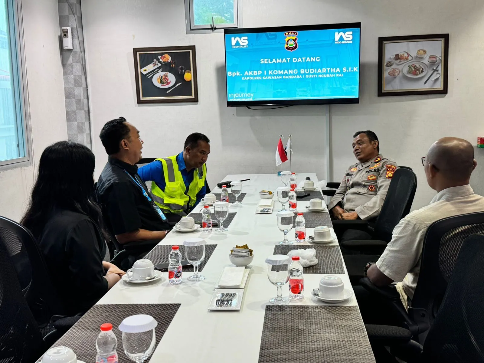 Kapolres Bandara I Gusti Ngurah Rai Laksanakan Kunjungan ke Kantor IAS Food Services
