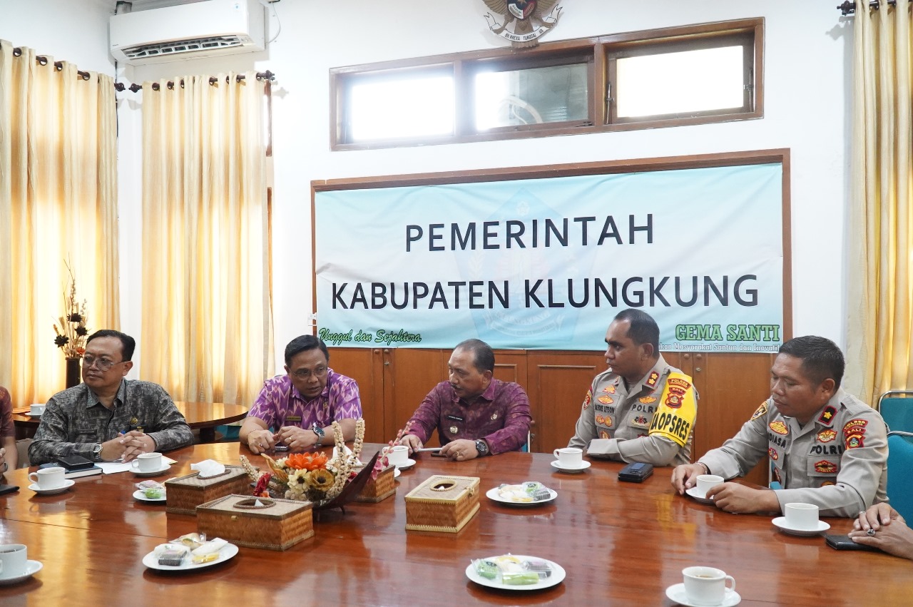 Kapores Klungkung Tanda Tangani Berita Acara Serah Terima Gedung Kantor Unit Lantas Polsek Nusa Penida