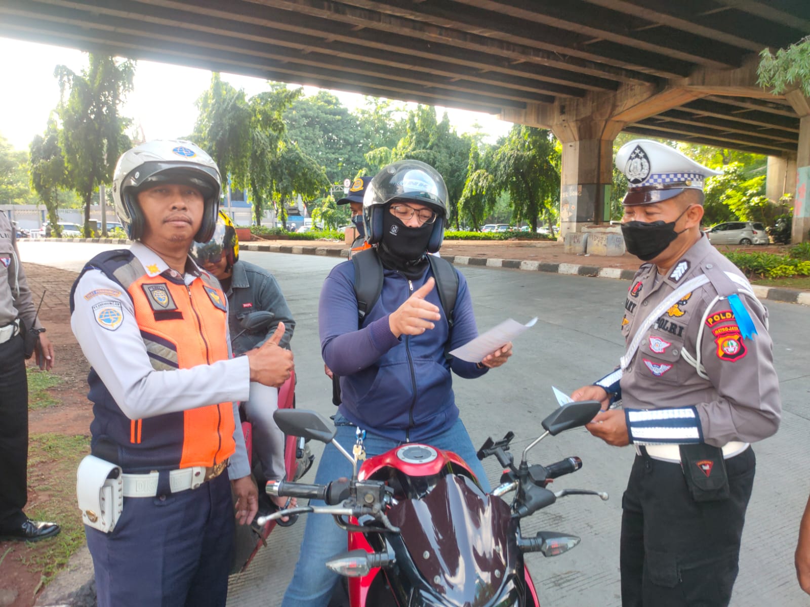 Gelar Sosialisasi Kamseltibcarlantas, Polisi Tingkatkan Kesadaran Pengendara Di Operasi Keselamatan Jaya 2025.