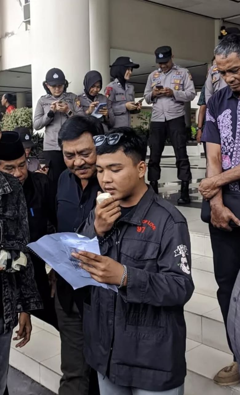 Jalan Provinsi Sukadana Teluk Batang Buruk,Mahasiswa Kayong Utara Ancam Demo Depan Kantor DPR