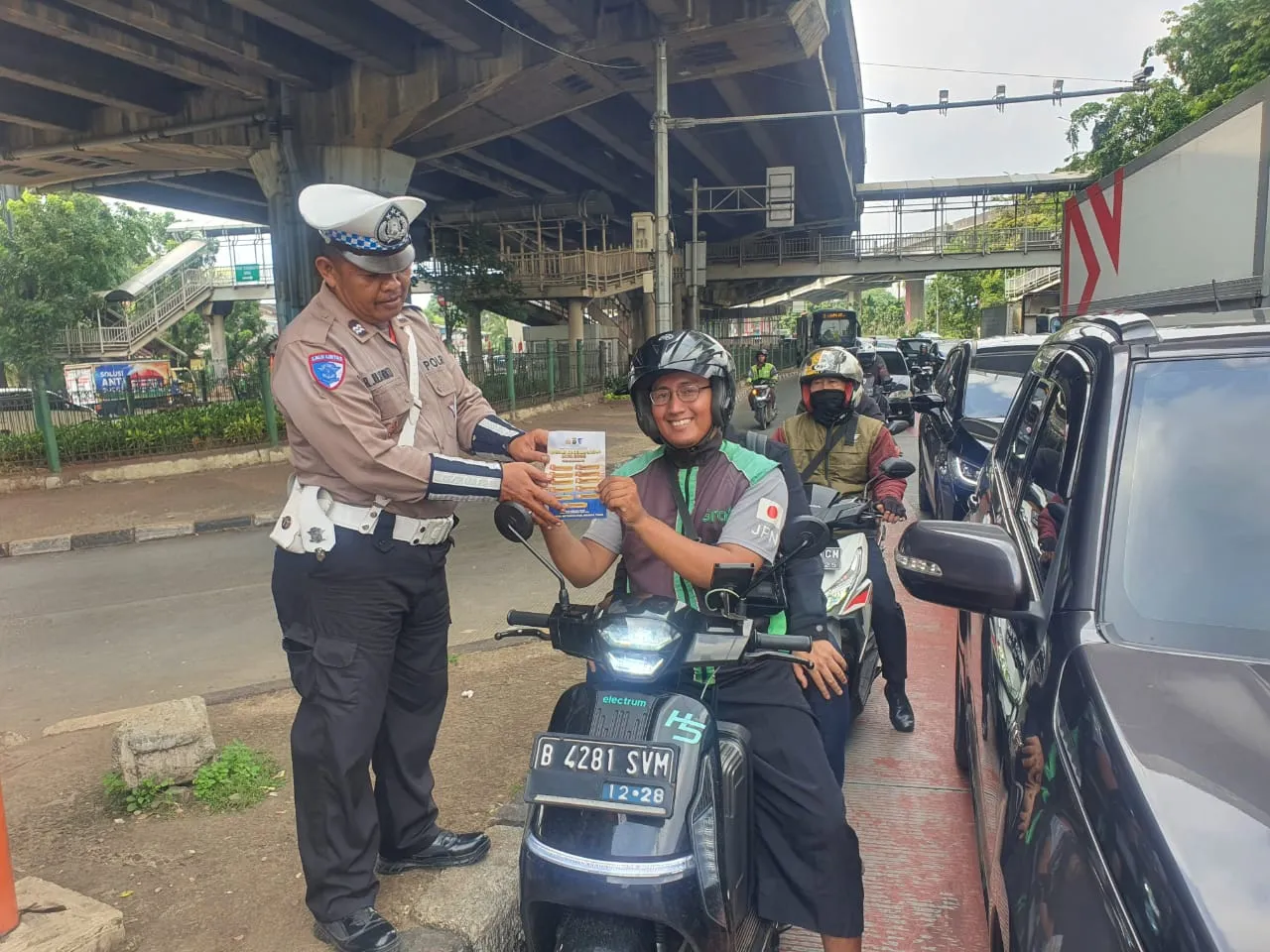 Sosialisasi Kamseltibcarlantas Dalam Rangka Operasi Keselamatan Jaya 2025 Di Jatinegara.