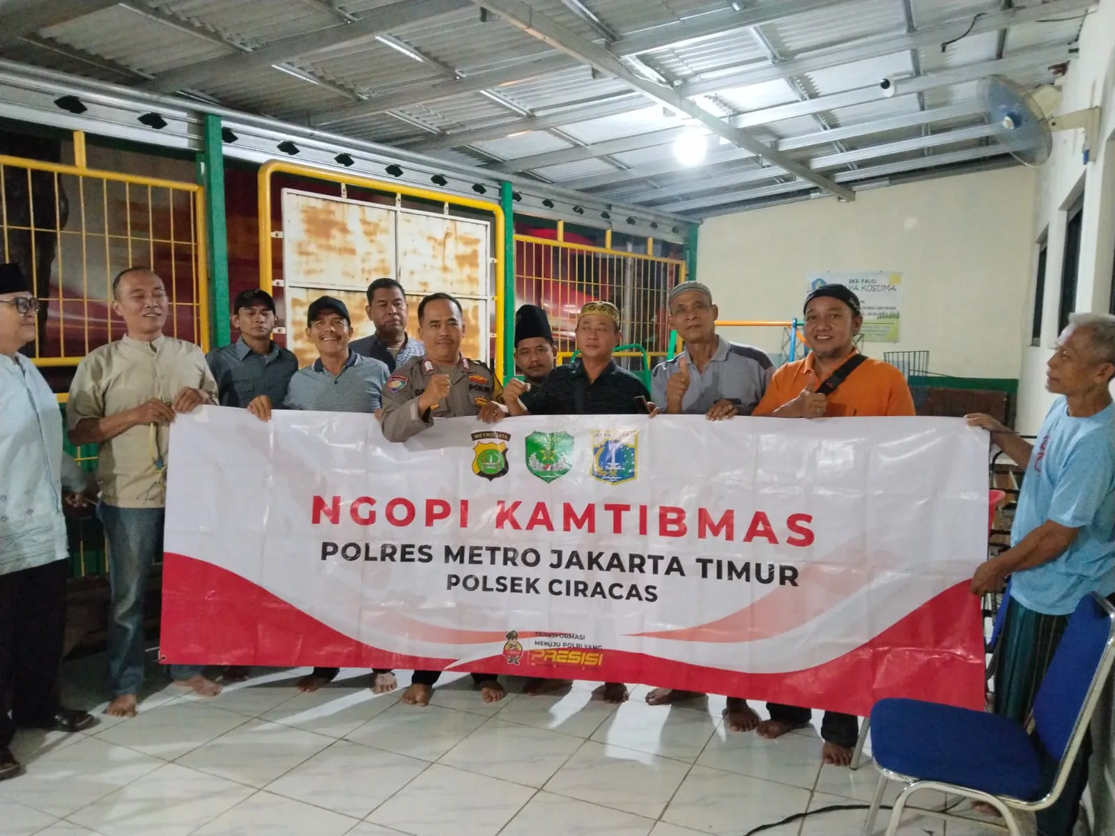 Ngopi Kamtibmas Di Kelurahan KDW Ciracas: Meningkatkan Sinergitas Antara Polisi Dan Masyarakat.