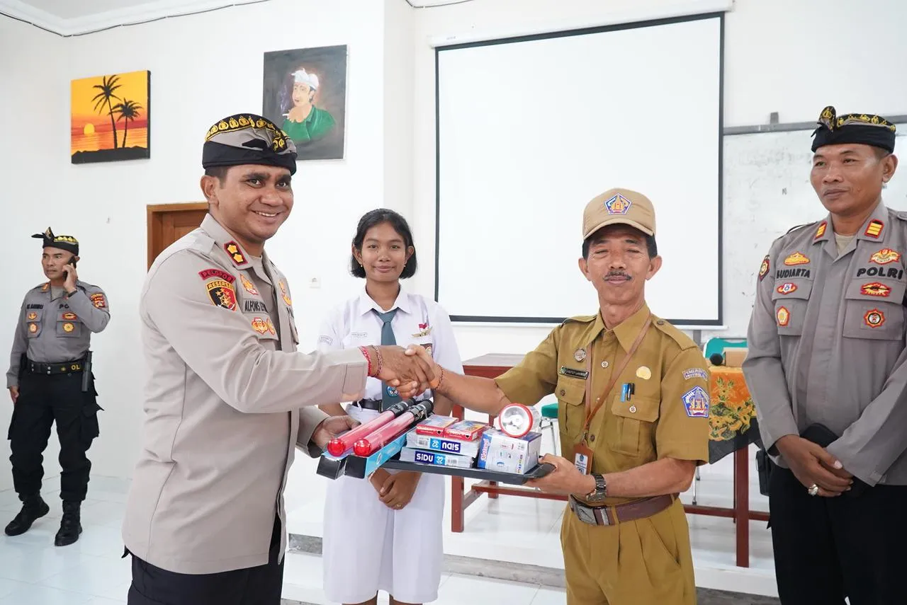 Polres Klungkung Laksanakan Jumat Curhat di SMA Negeri 1 Dawan