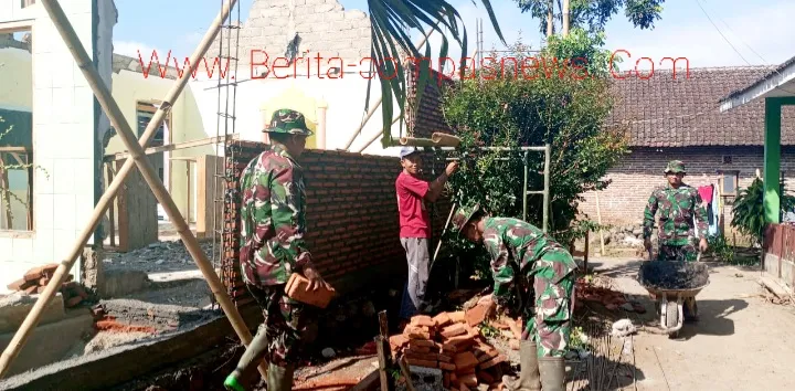 Pra TMMD ke 123, Anggota Koramil 0822/01 Bondowoso Bantu Bangun Musholla di Dusun Gunosari