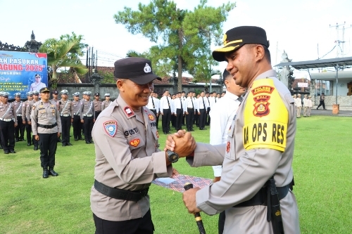 Ucapan Terima Kasih Kapolres Klungkung Beri Penghargaan dan Pelepasan Personel Purna Bakti