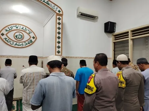 Makmurkan Masjid: Polsek kenjeran Laksanakan Sholat Subuh Berjamaah di Masjid Wali Songo Jl. Nambangan Surabaya