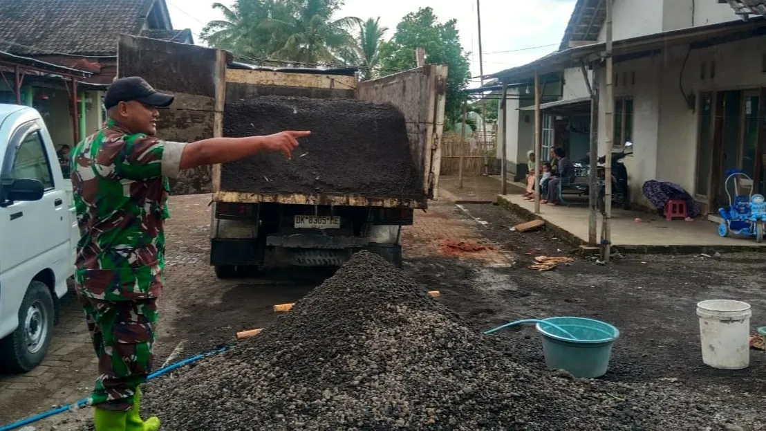 Pastikan Material Batu Dan Pasir Lancar, TMMD Ke-123 Kodim 0822 Bondowoso Genjot Distribusi