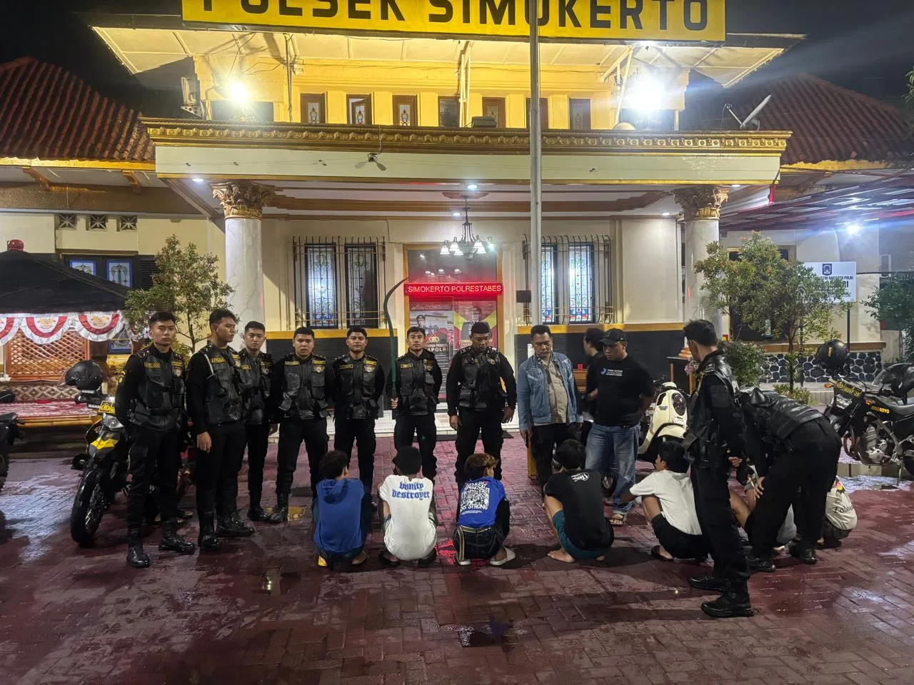 Tim 3 Jogoboyo 97 Sat Samapta Polrestabes Surabaya Amankan 8 Pemuda Pelaku Tawuran