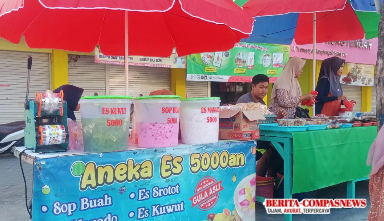 Suasana Ramadhan: Minuman Aneka Serba 5000 di depan Pasar Rongtengah Solusinya