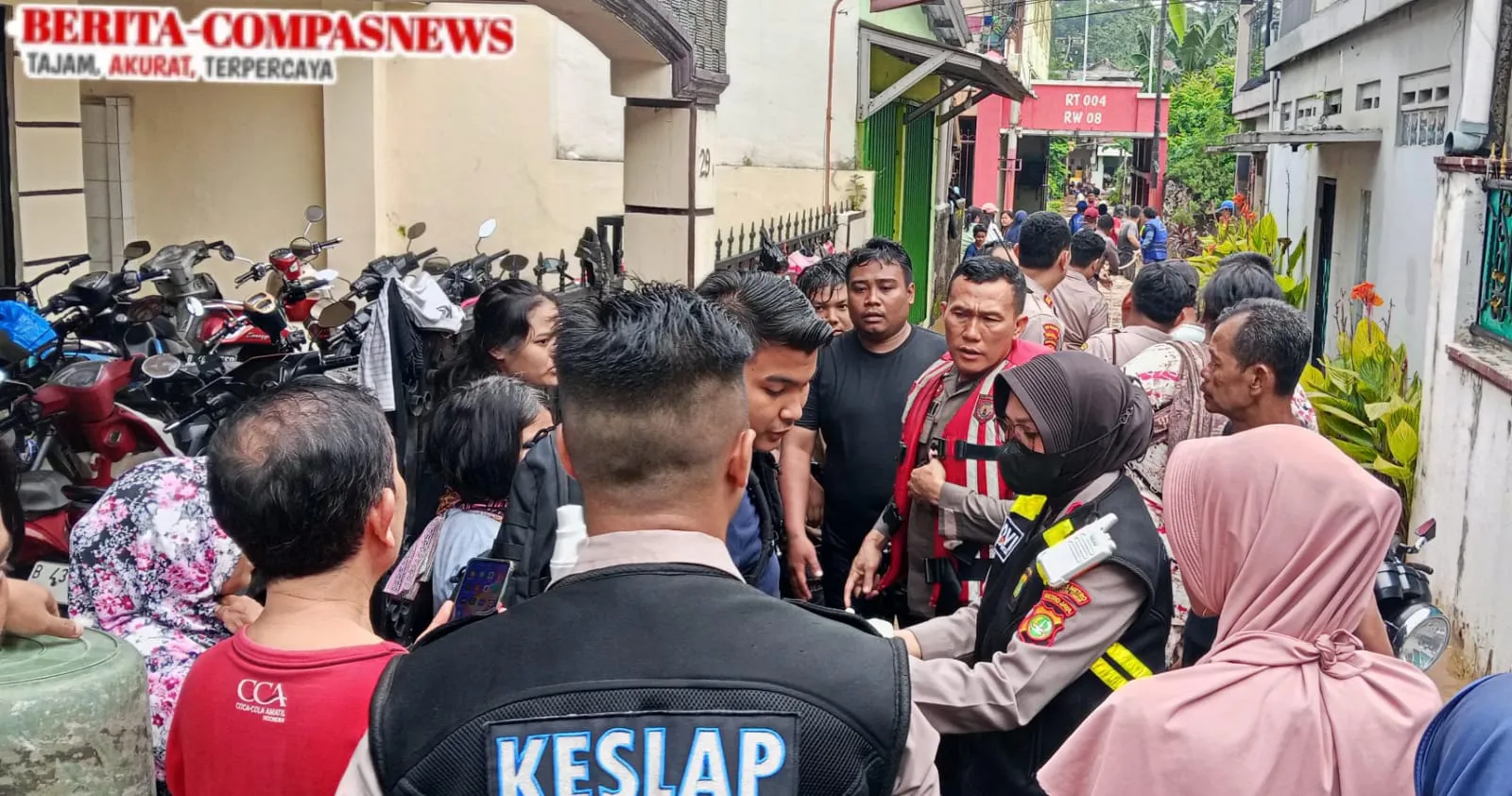 Polres Metro Jakarta Timur Gelar Posko Kesehatan Untuk Korban Banjir Di Cawang.