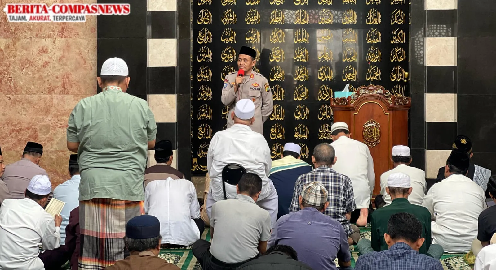 Polda Metro Jaya Gelar Sholat Jumat Keliling,Perkuat Silaturahmi Dengan Masyarakat Di Matraman.