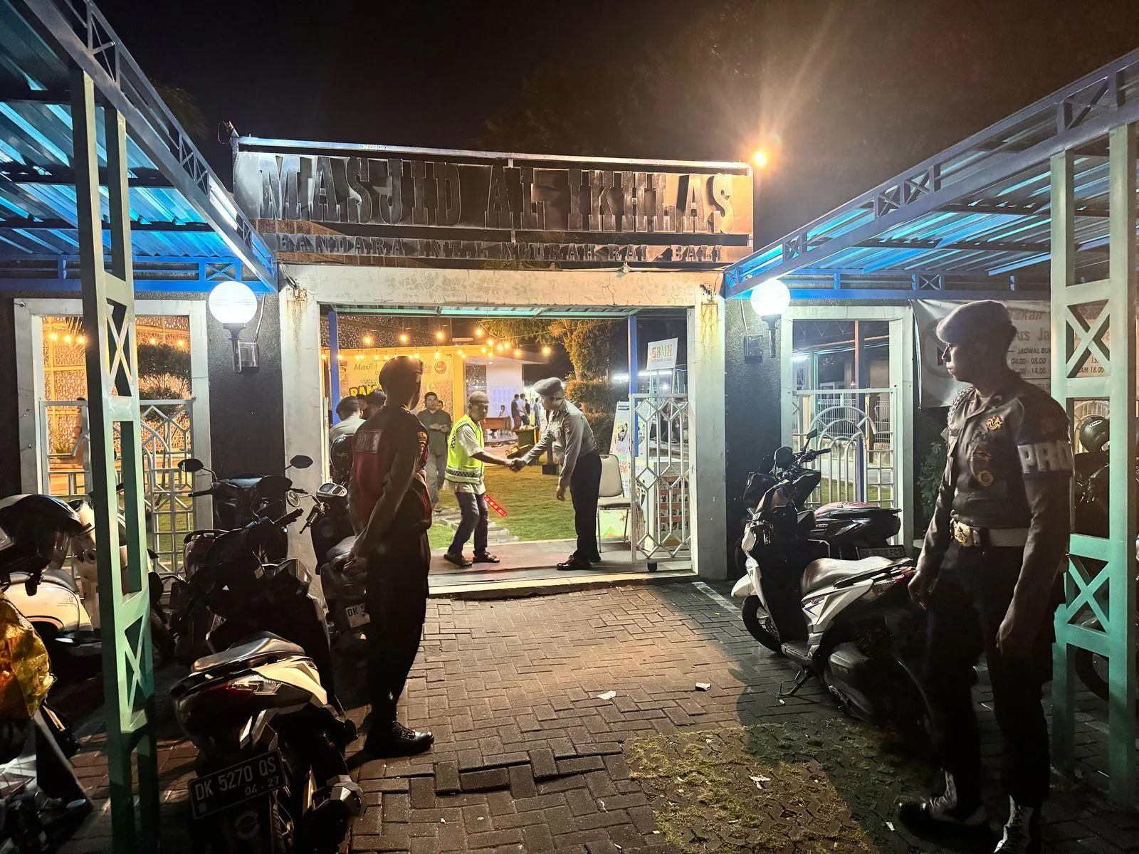 Kapolres Bandara Ngurah Rai Pantau Giat Pengamanan Sholat Tarawih