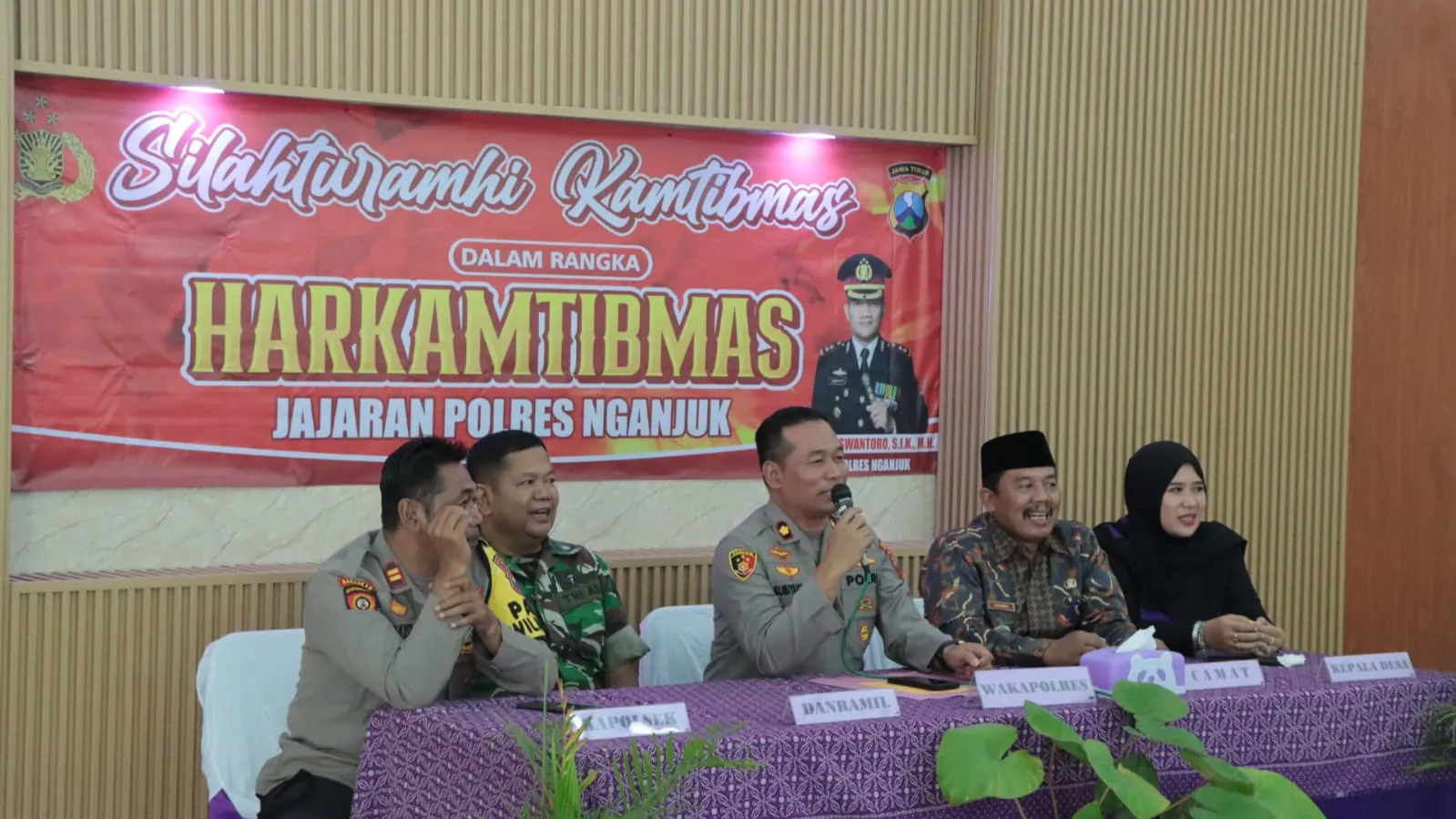 Silaturahmi Kamtibmas, Polres Nganjuk Berikan Baksos dan Bakkes Untuk Lansia di Loceret