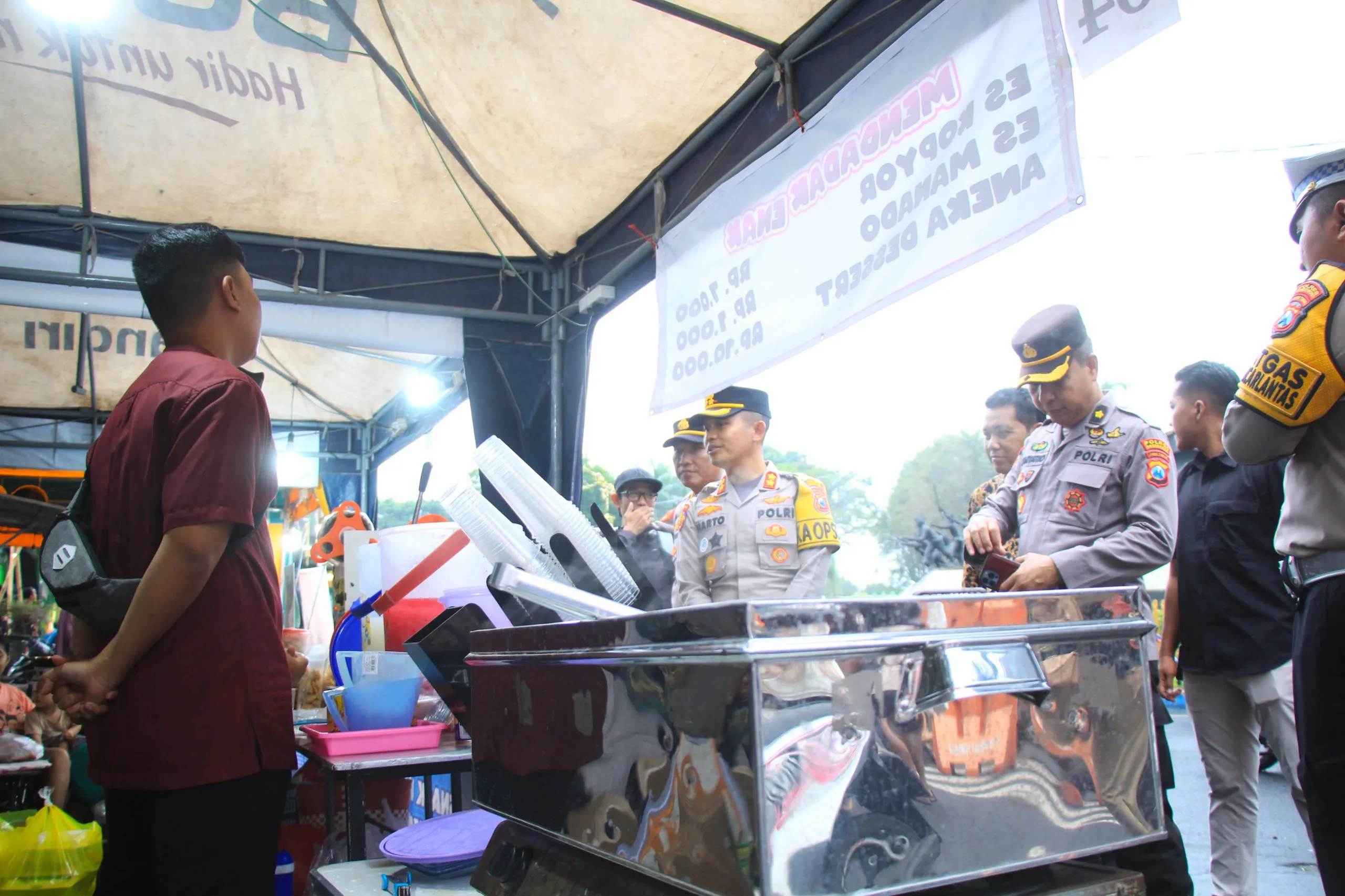 Kapolres Bondowoso Cek Personel Pengamanan Ramadan di Pasar Alun-alun Kironggo