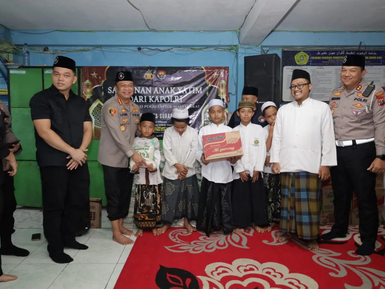 Tebarkan Kepedulian di Bulan Suci Ramadhan, Kapolrestabes Surabaya Gelar Bhakti Sosial di Ponpes Tahfidhul Qur'an Sunan Giri