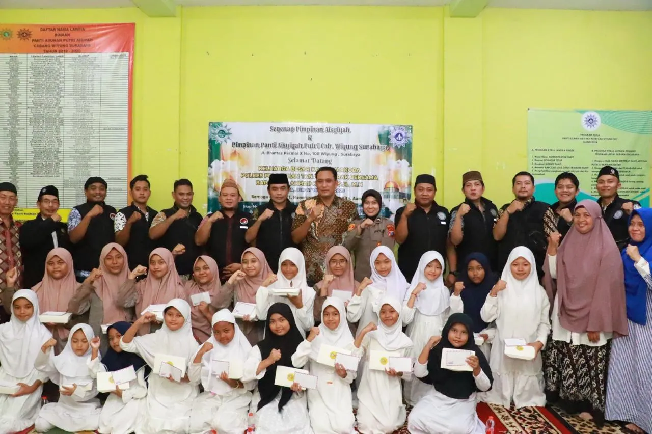 Polres Pelabuhan Tanjung Perak Gelar Buka Puasa Bersama dan Santuni 100 Anak Yatim