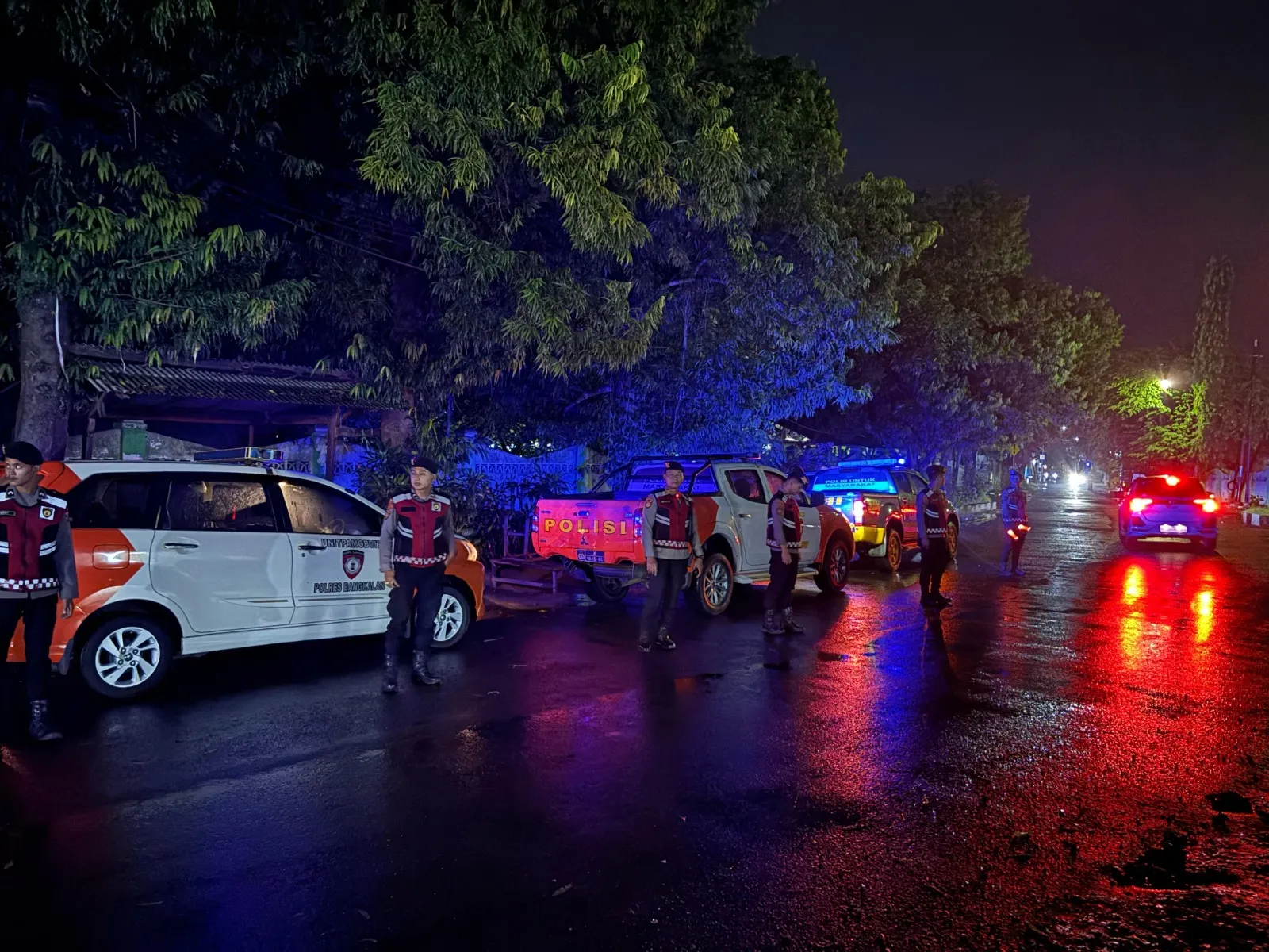 Tingkatkan Keamanan Saat Dinihari, Sat Samapta Polres Bangkalan Gelar Patroli Sahur Keliling