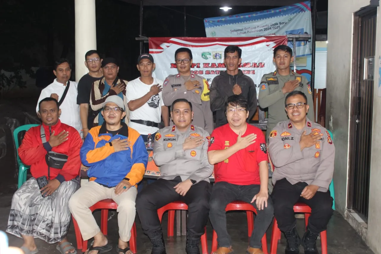 Kapolsek Tambora Ngopi Kamtibmas Di Pos Satkamling di RW.02.
