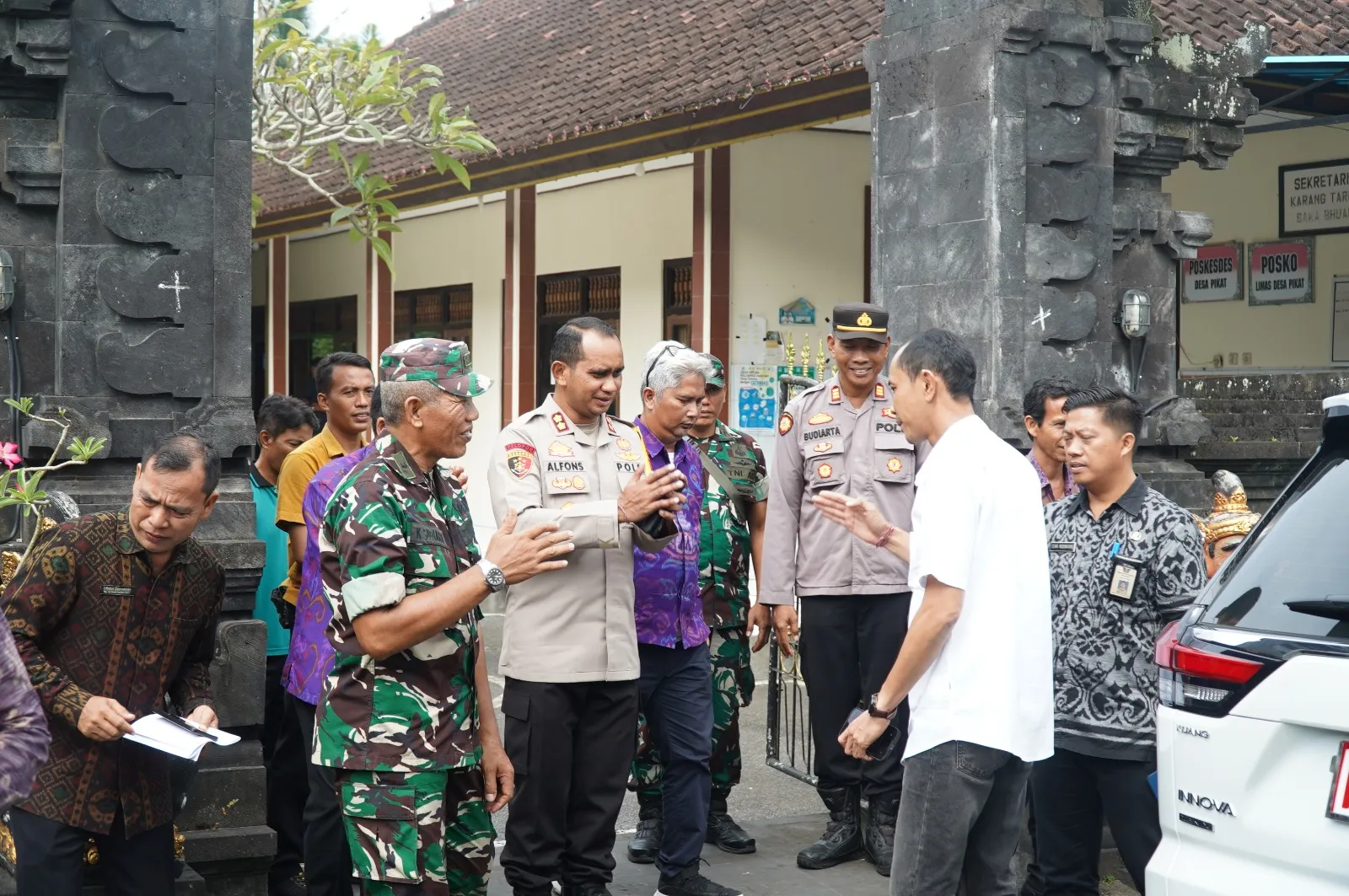 Kapolres Klungkung Dampingi Bupati Imade Satria Tinjau TPA Sente