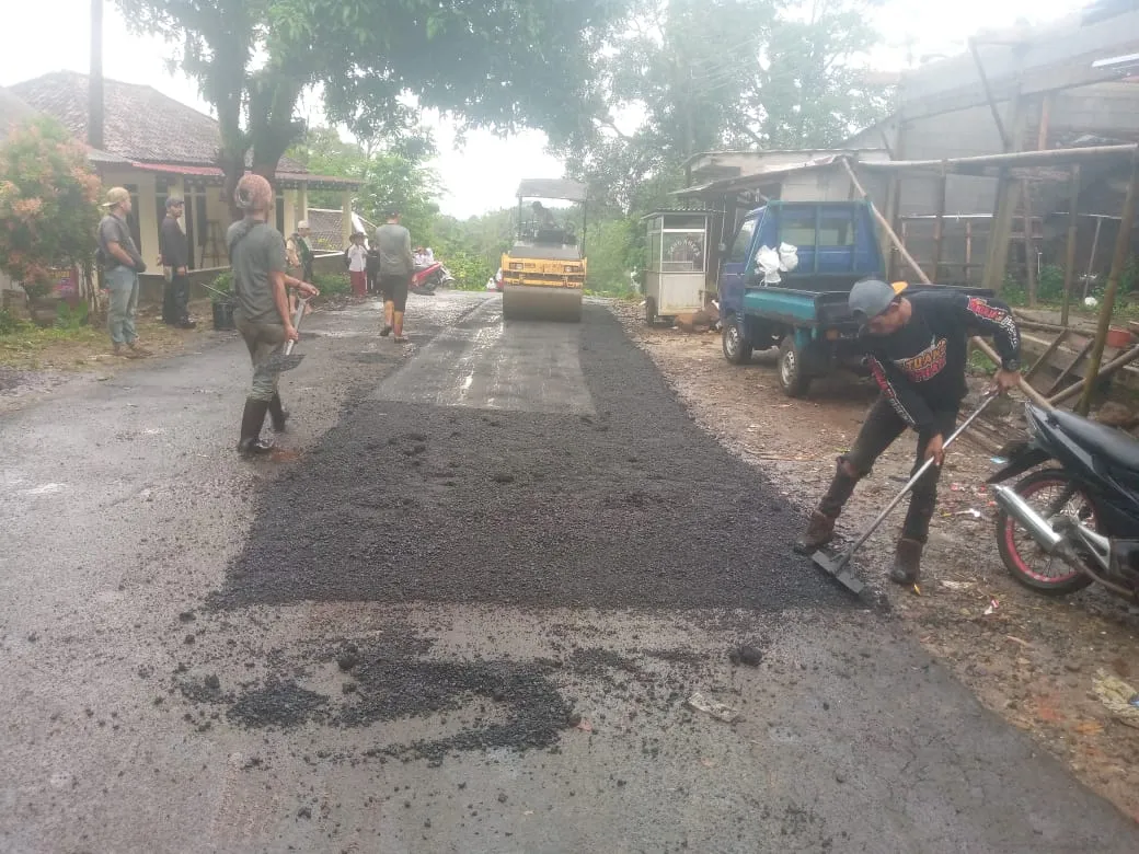 DPUPR Provinsi Banten Melalui UPTD PJJ Kabupaten Pandeglang Lakukan Tambal Sulam Jalur Mudik Lebaran 2025