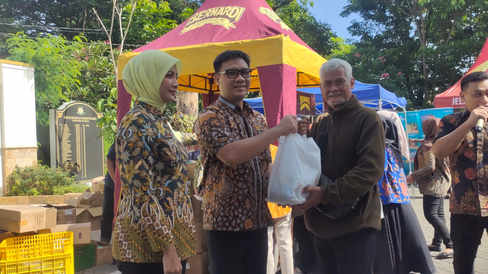 Jelang Lebaran, Kejari Surabaya Bantu Warga Lewat Bazar Ramadhan "Tebas Murah"