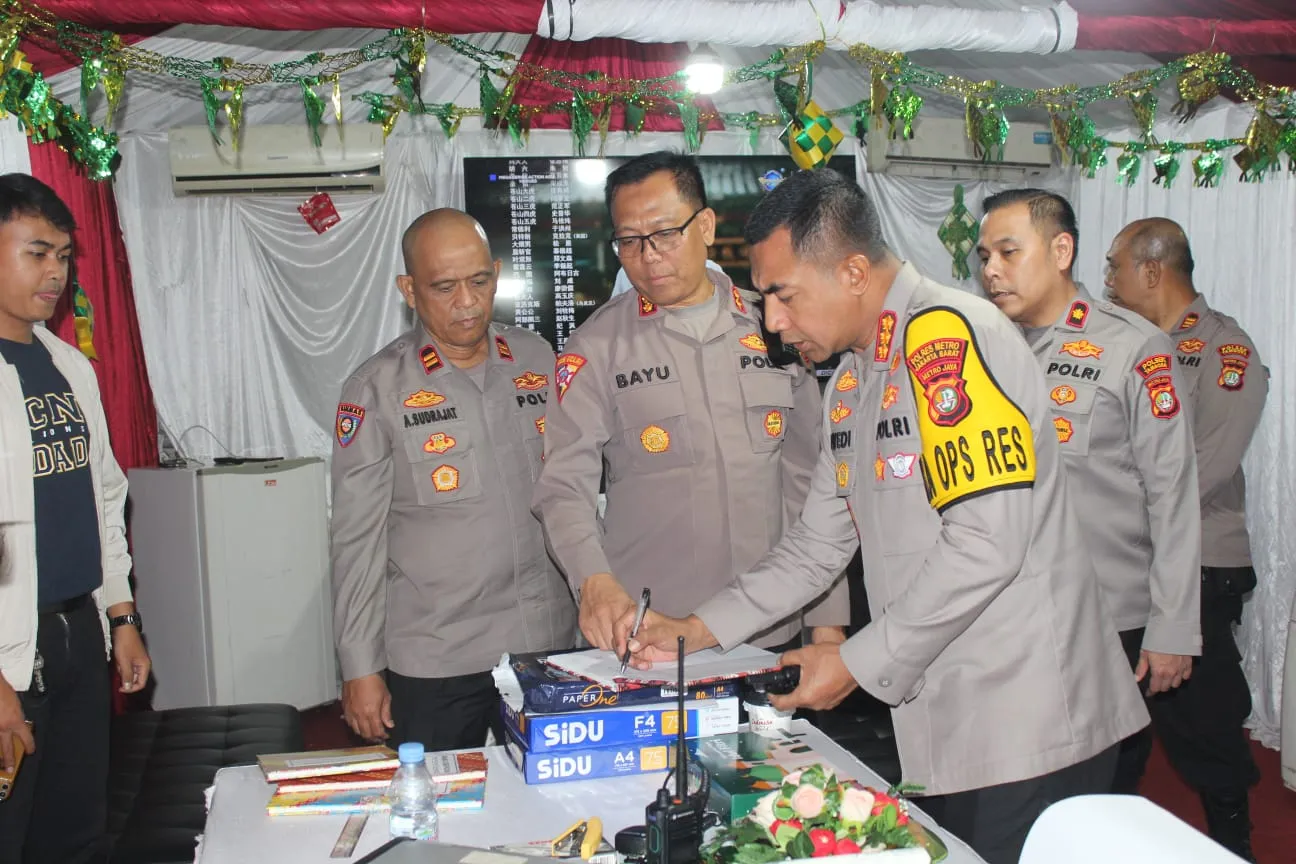 Kapolres Metro Jakarta Barat Melakukan Giat Pengecekan Kesiapan Pospam Idul Fitri 2025