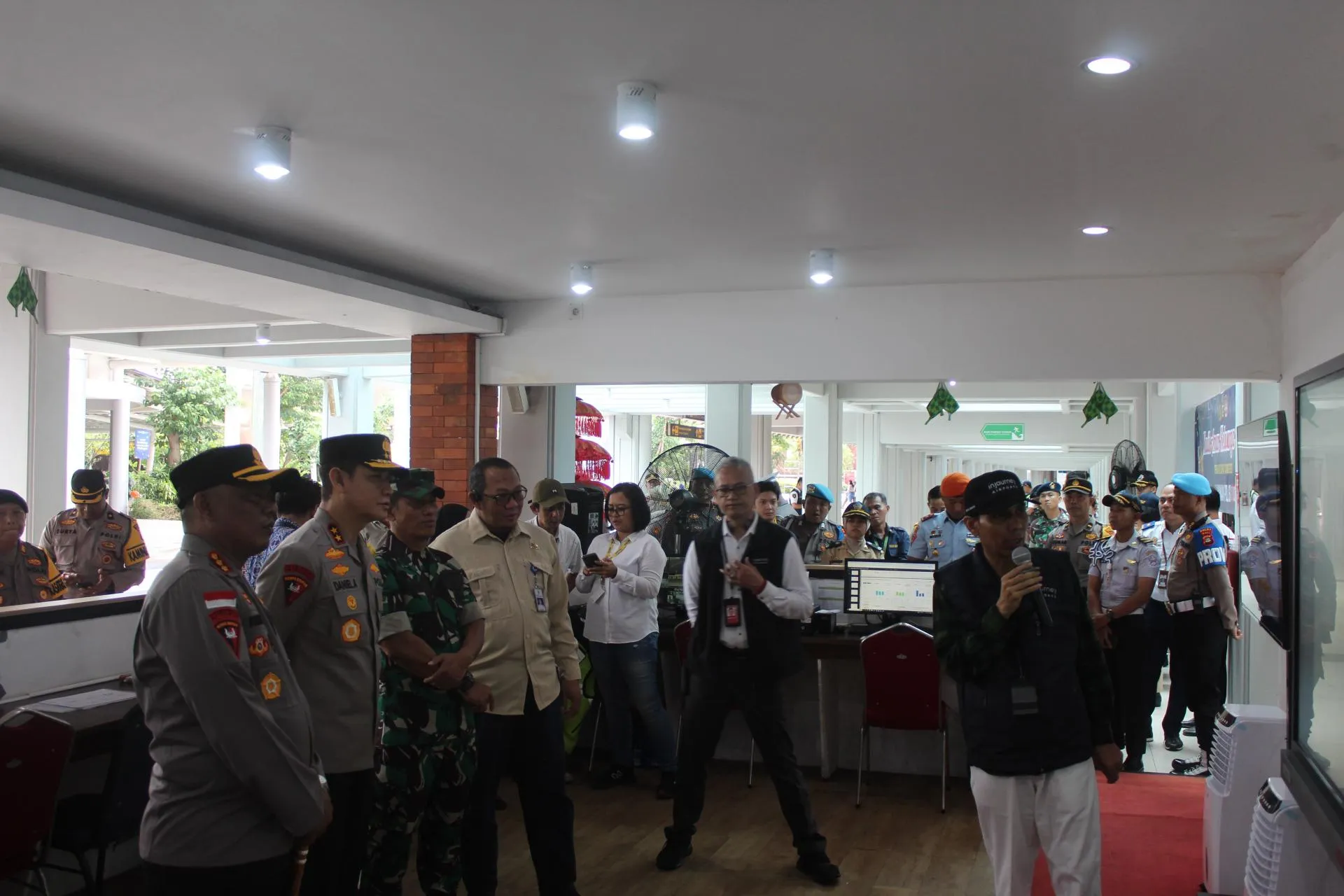Kapolres Bandara Sambut Kapolda Bali Dalam Rangka Kunjungan ke Posko Terpadu Angkutan Udara Lebaran Tahun 2025