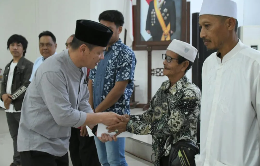 Bupati Kayong Utara Hadiri Silaturahmi Ramadhan dan Serahkan Insentif Penyuluh Agama Non-ASN