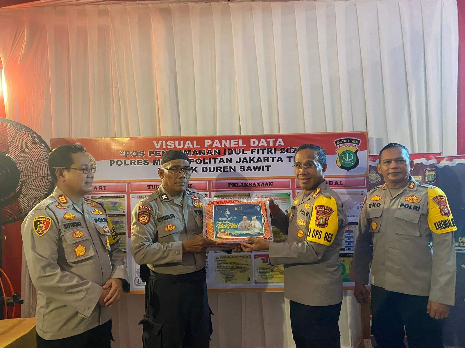 Kapolres Metro Jakarta Timur Kunjungi Posyan Pangkalan Jati Duren Sawit, Tinjau Persiapan Ops Ketupat Jaya 2025 dan Buka Puasa Bersama Personil