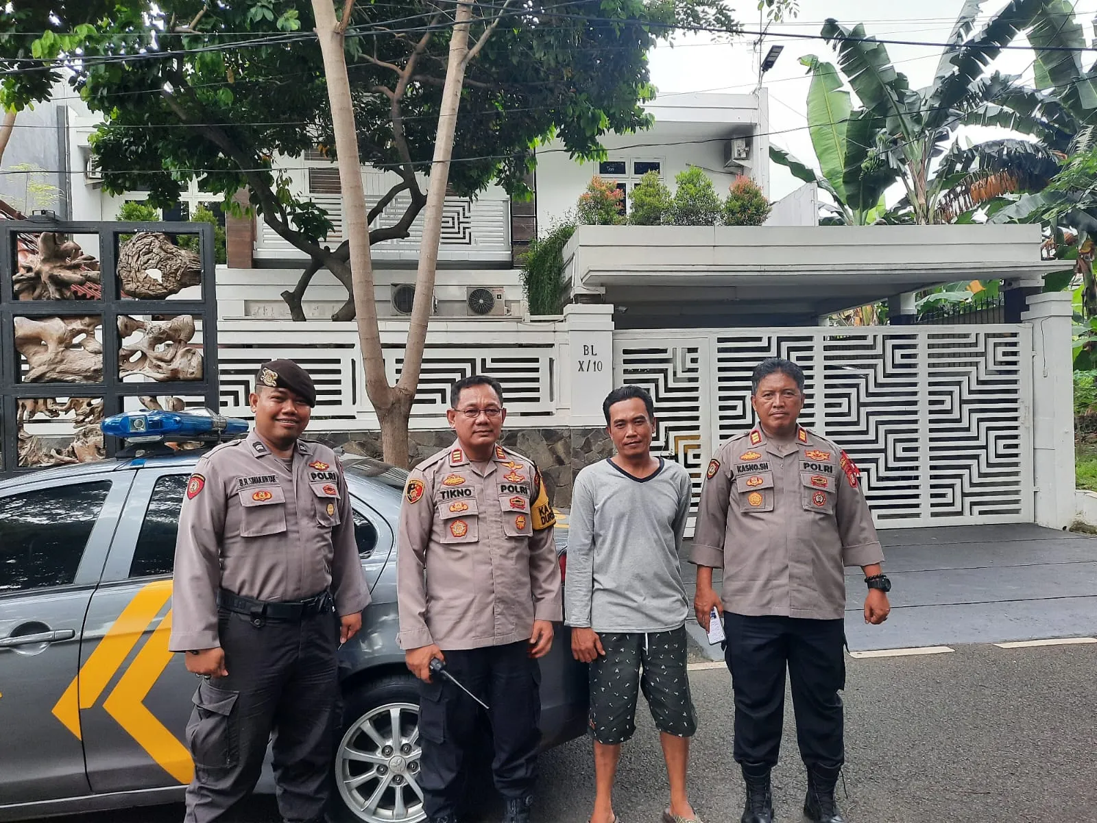 Kapolsek Duren Sawit Pimpin Patroli Antisipasi Kejahatan Di Rumah Kosong.