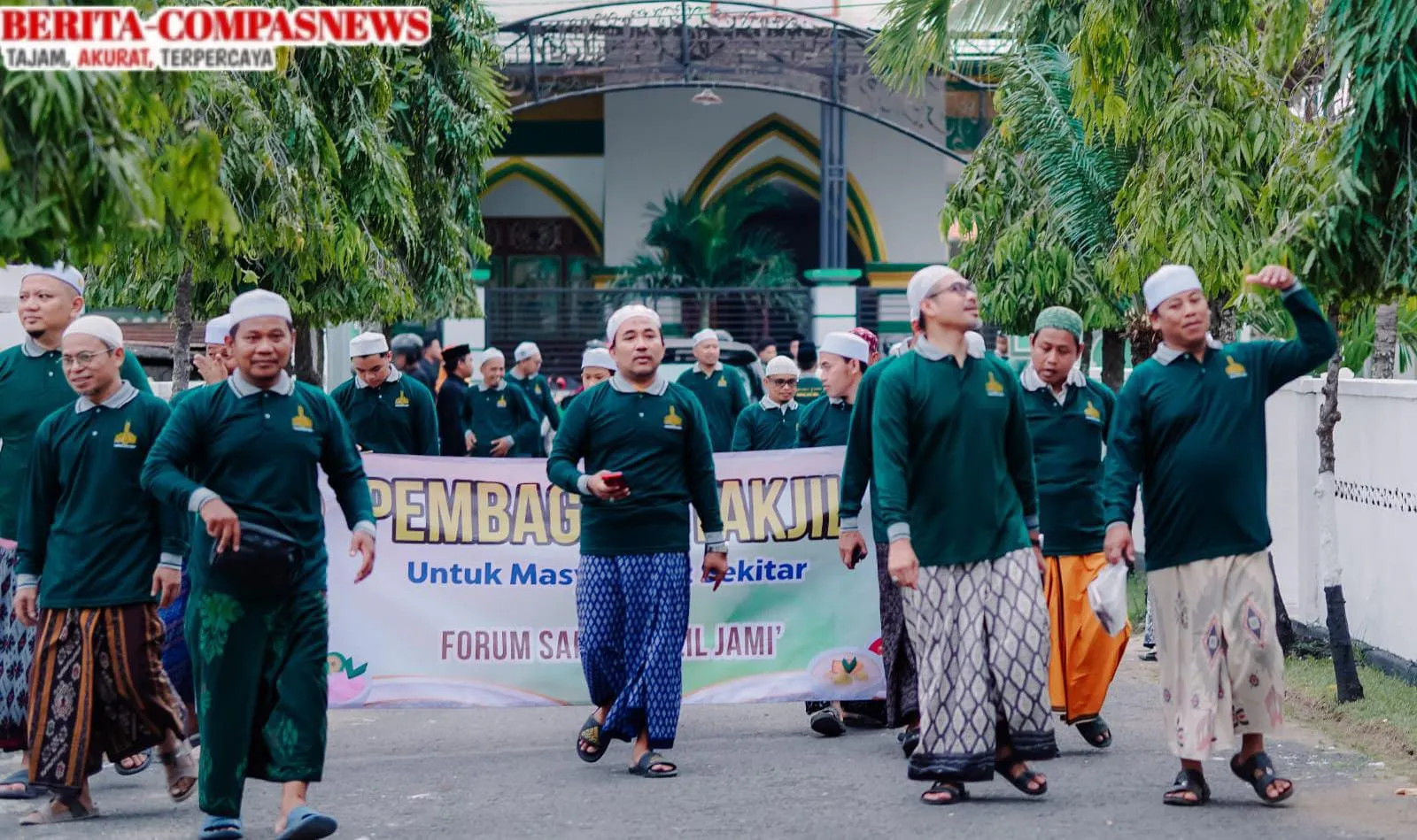 Forum Kyai Muda Lil Jami' Sampang Untuk Semua, Gelar Bagi Takjil dan Buka Bersama