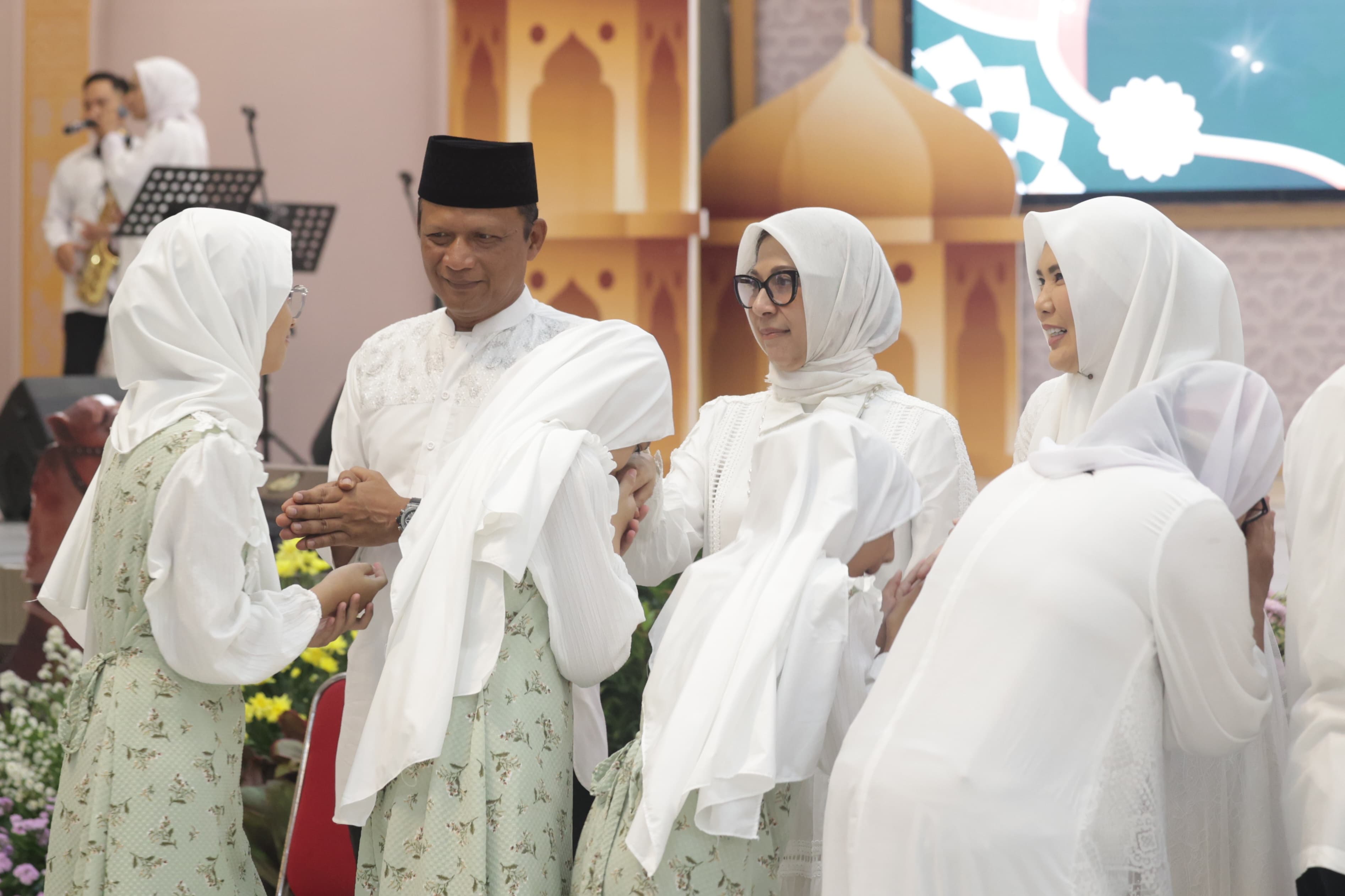 Sambut Idul Fitri Polda Jatim Laksanakan Sholat Id dan Gelar Halalbihalal*