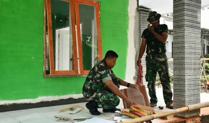 Cek Sasaran Fisik Musholla, Pasipers Kodim 0822 Arahkan Anggota Satgas TMMD