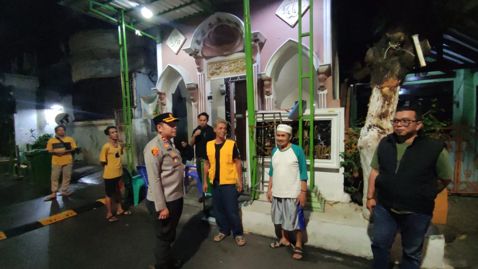 Patroli Biru Polsek Tambora Satroni Pemukiman Warga Yang Ditinggal Mudik.
