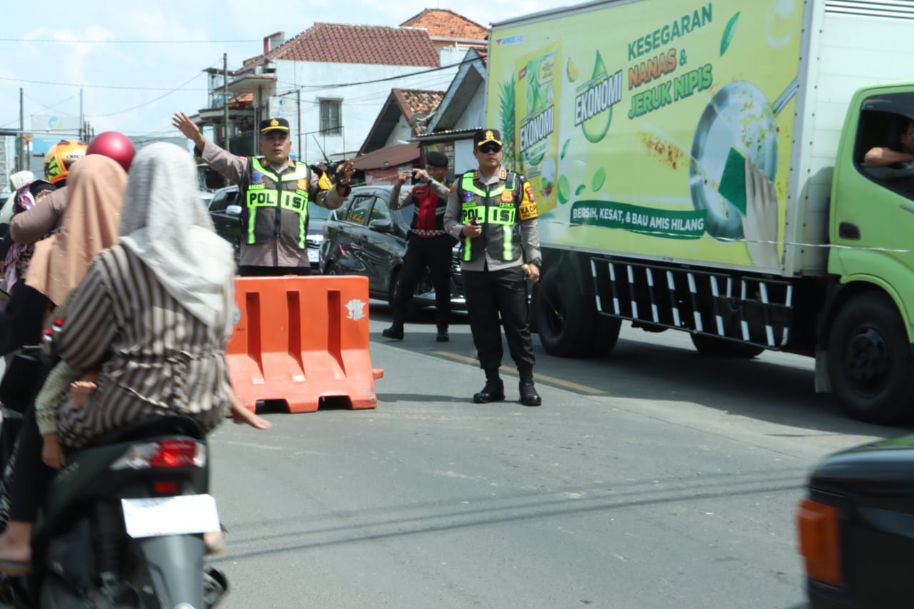 Puncak Arus Balik di Tanah Merah, Kapolres Bangkalan Bersama Tim Urai Turun ke Jalan