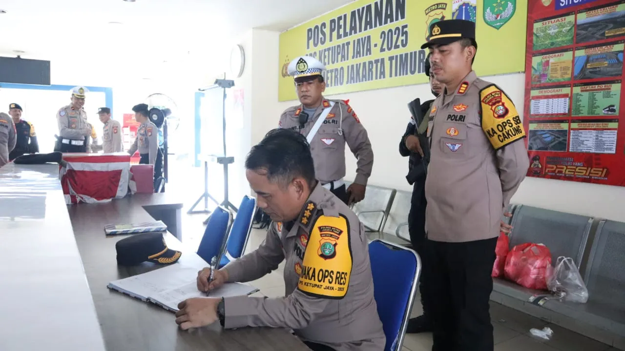 Wakapolres Metro Jakarta Timur Cek Posyan Terminal Terpadu Pulogebang Untuk Persiapan Arus Balik Mudik 2025.