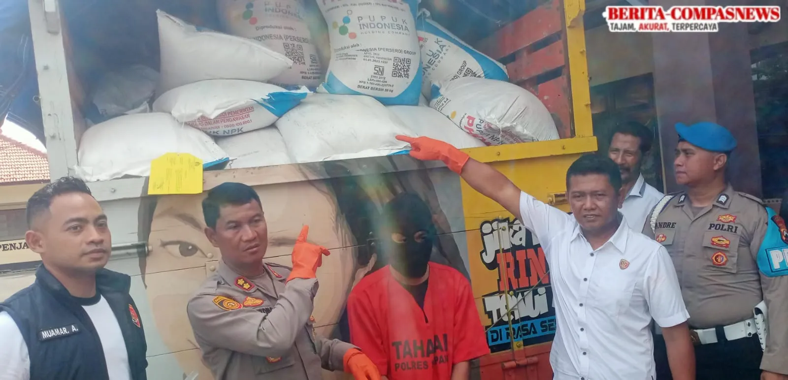 Konferensi Pers, Polres Sampang Amankan Truk dan satu Orang Diduga Selundupkan 9 Ton Pupuk Bersubsidi