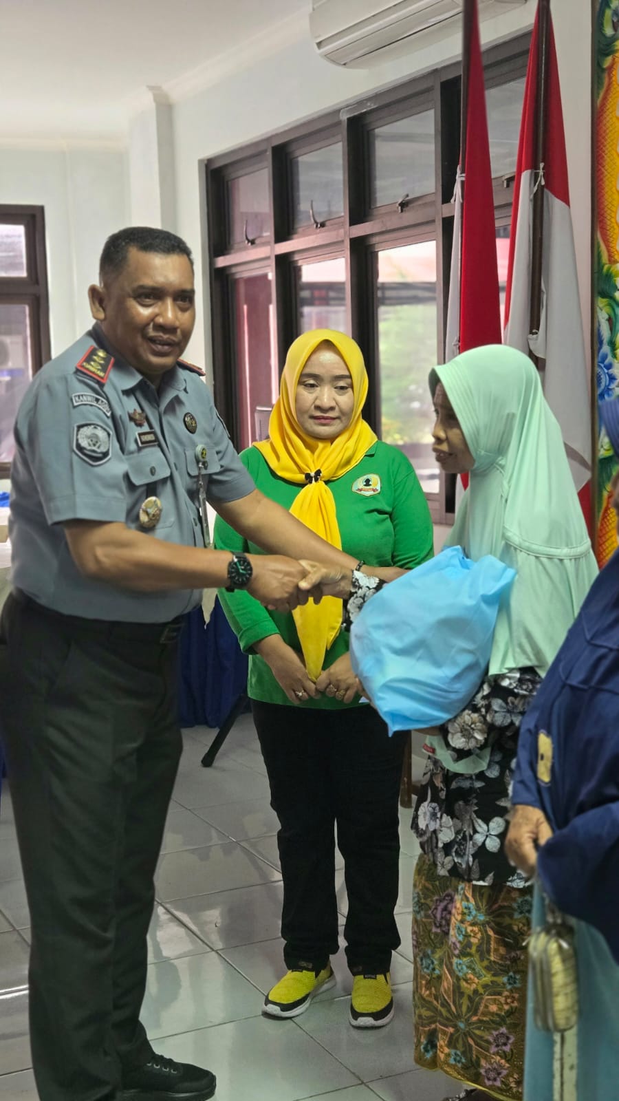 Hari Bakti Pemasyarakatan (HBP) ke-61, Lapas Narkotika Kelas IIA Pamekasan Gelar Kegiatan Bakti Sosial Untuk Masyarakat
