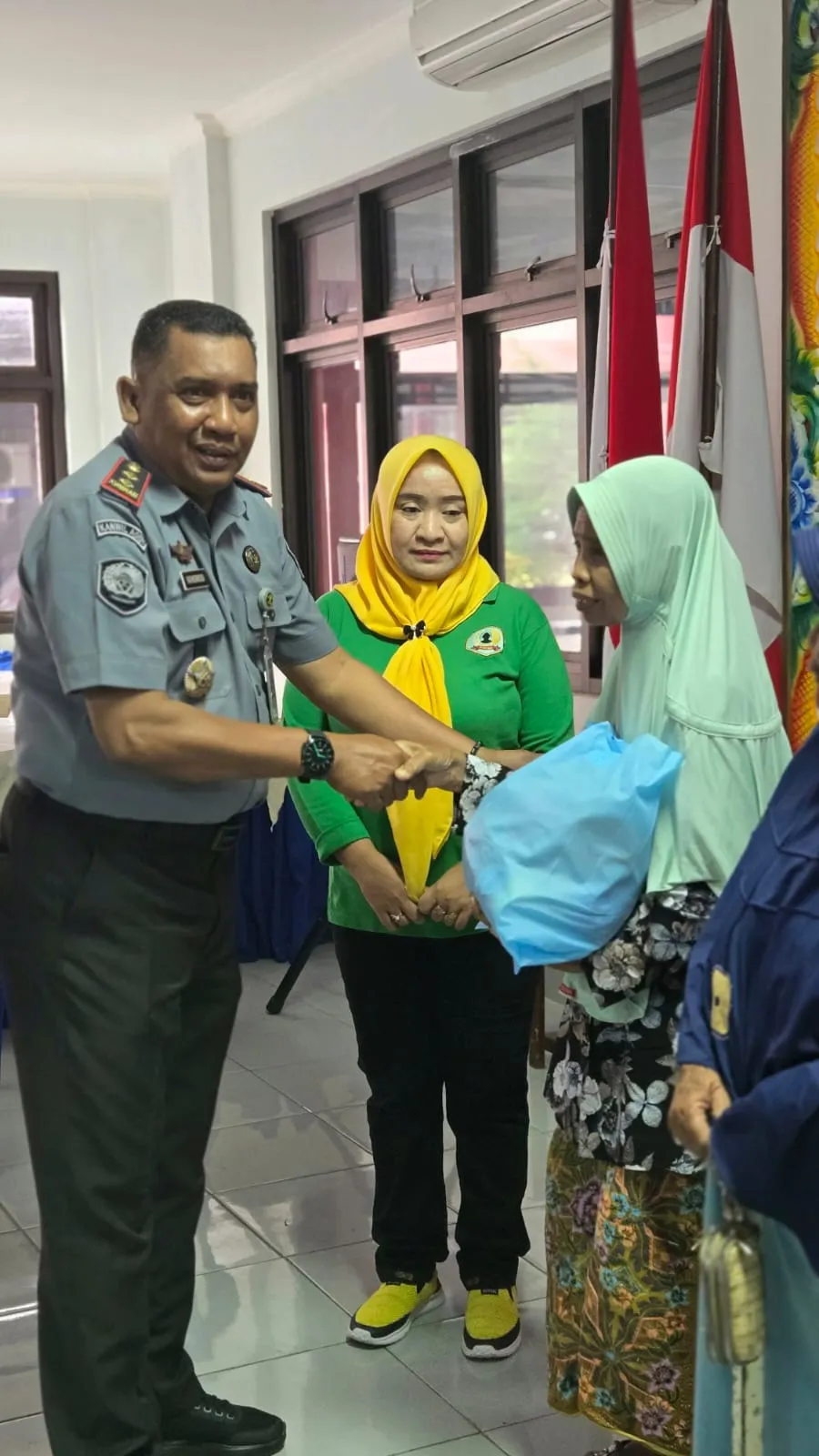 Hari Bakti Pemasyarakatan (HBP) ke-61, Lapas Narkotika Kelas IIA Pamekasan Gelar Kegiatan Bakti Sosial Untuk Masyarakat