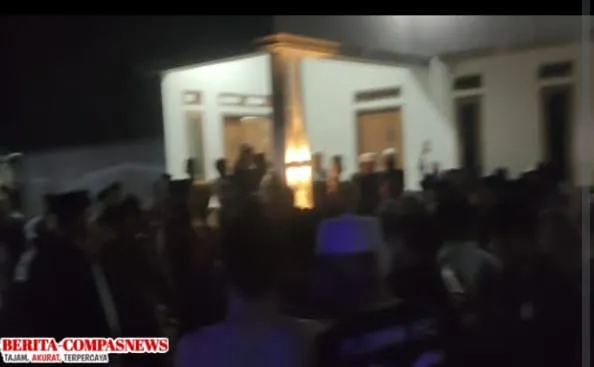 NyariS Jadi Bulan - Bulanan Warga, Pria Diduga Selingkuh Dengan Perempuan yang Sedang Bersuami