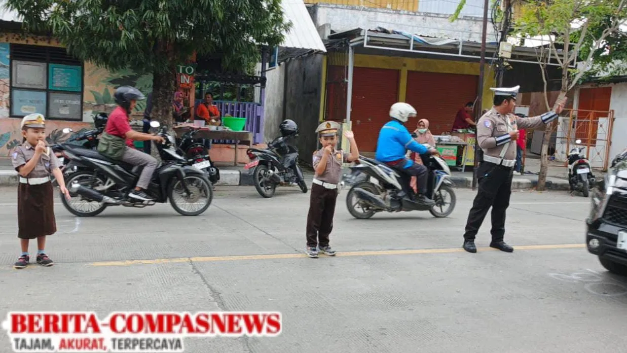 Satlantas Polres Sampang Gelar kegiatan Polisi Sahabat Anak, Dengan Materi Tertib Berlalu Lintas Sejak Dini